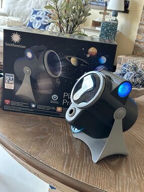 Smithsonian Planetarium Light Projector Stars & Planets Night Light Battery